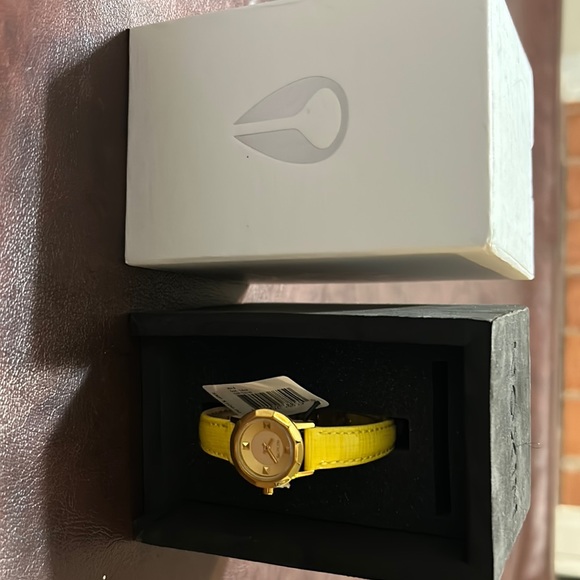 Nixon…New! Watch yellow band/ gold dial - Picture 2 of 5